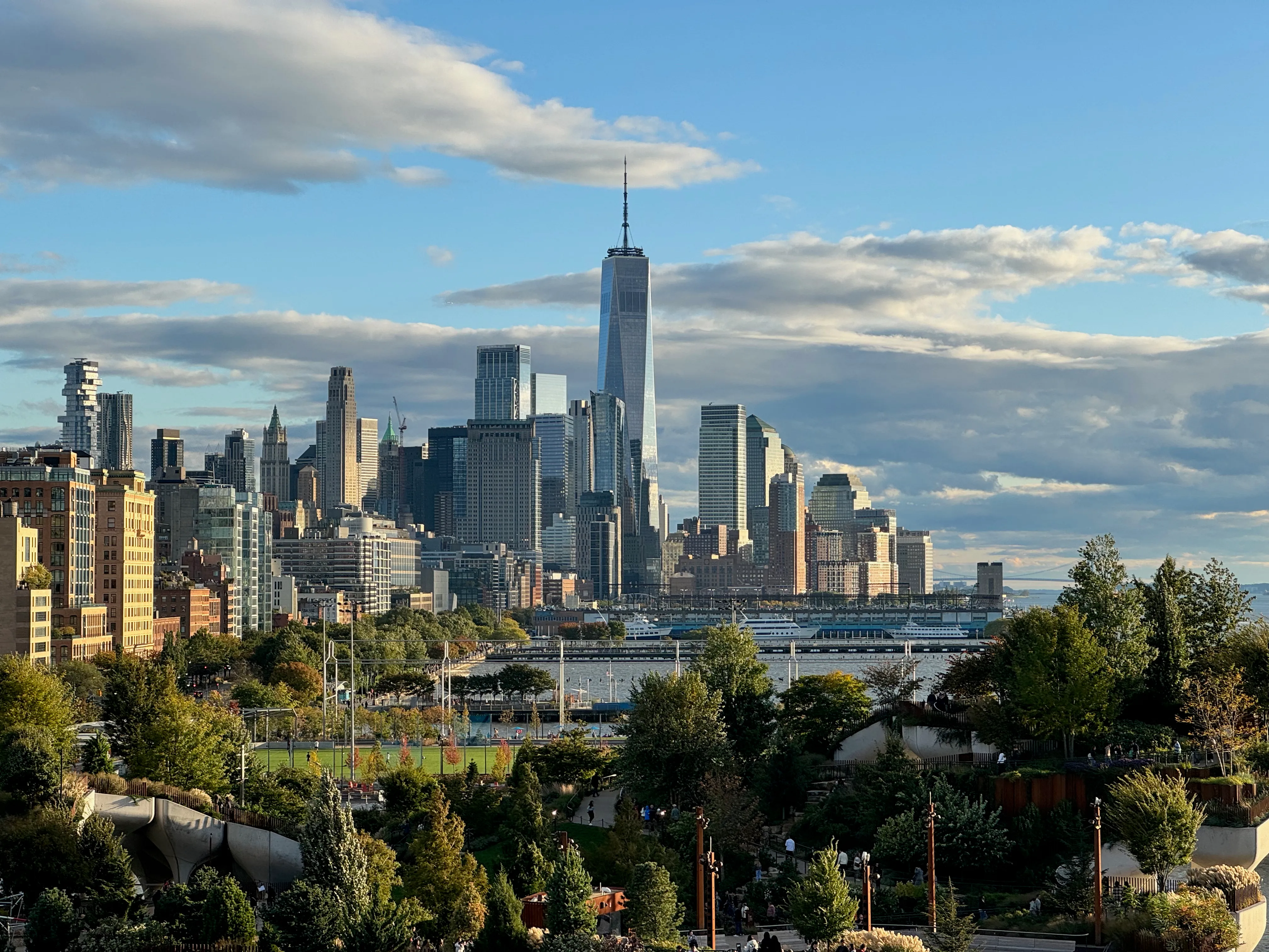 Photo of the Manhattan skyline from Pier 57
