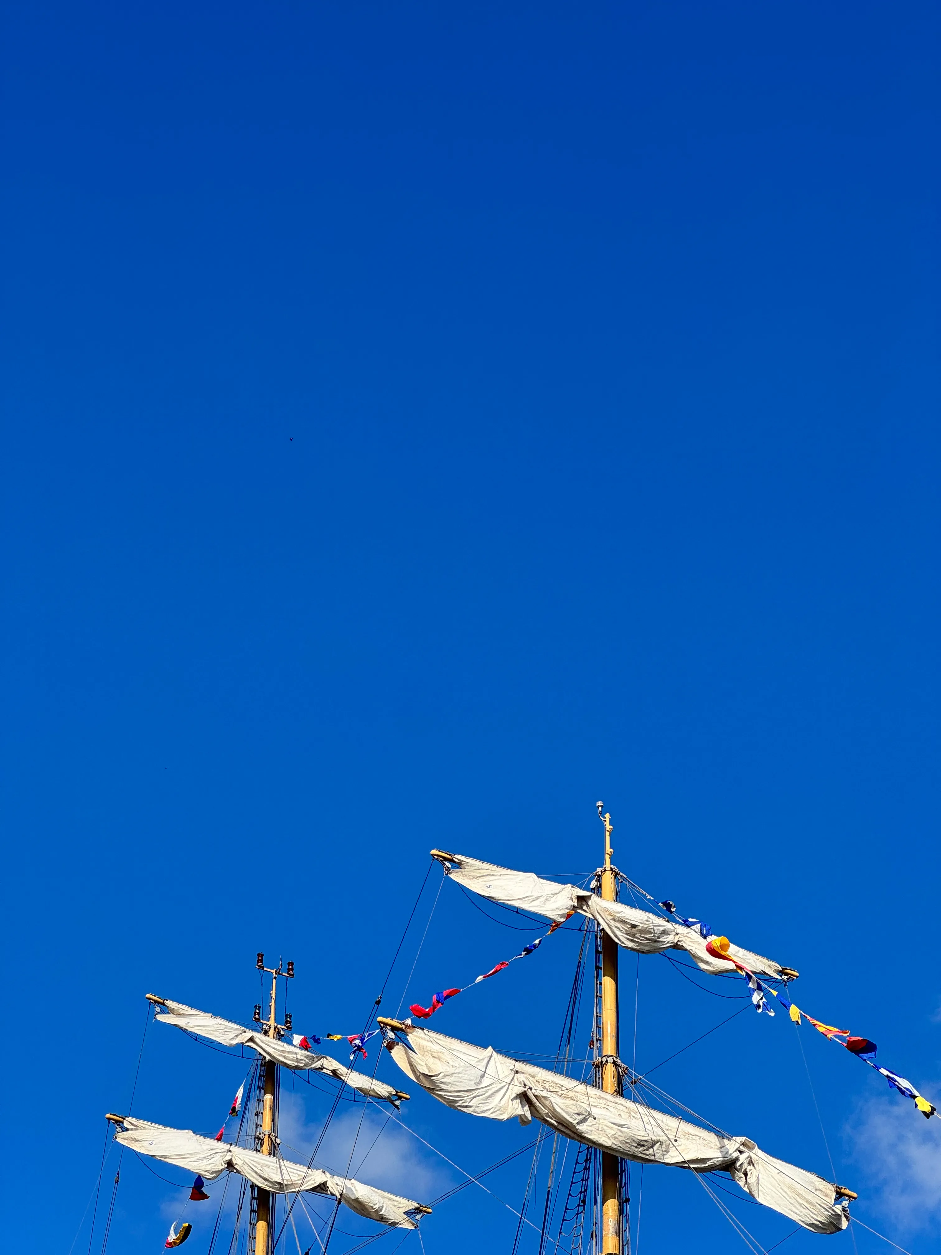 Picture of the top of a frigate